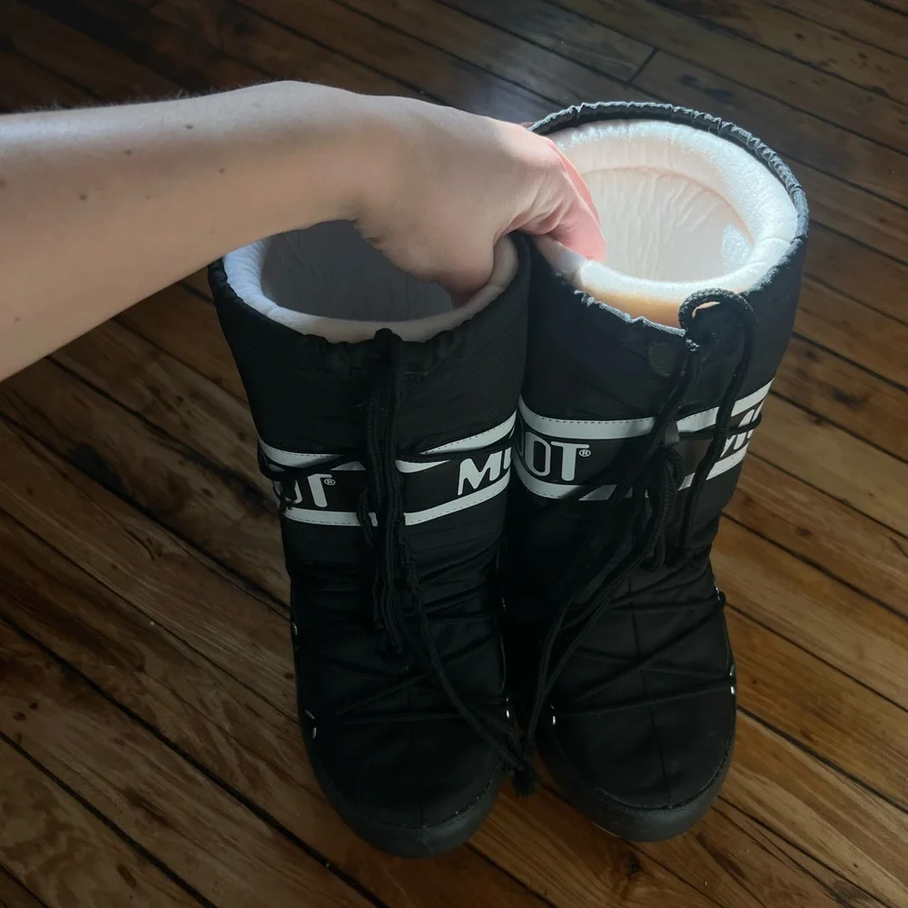 BLACK MOON BOOT - Picture 3 of 5